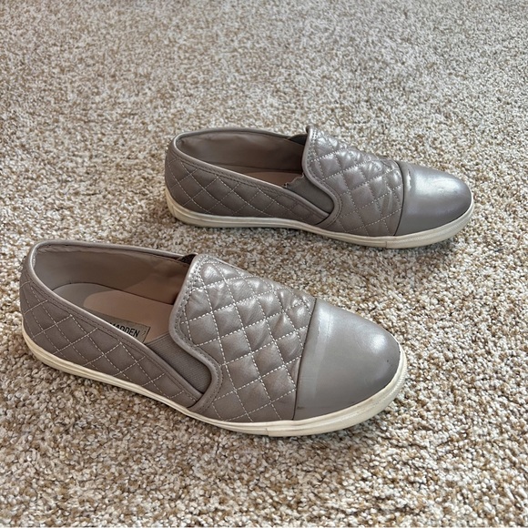 Steve Madden Zaander Quilted Slip On Sneakers Taupe Grey Brown Size 10 - Picture 3 of 11